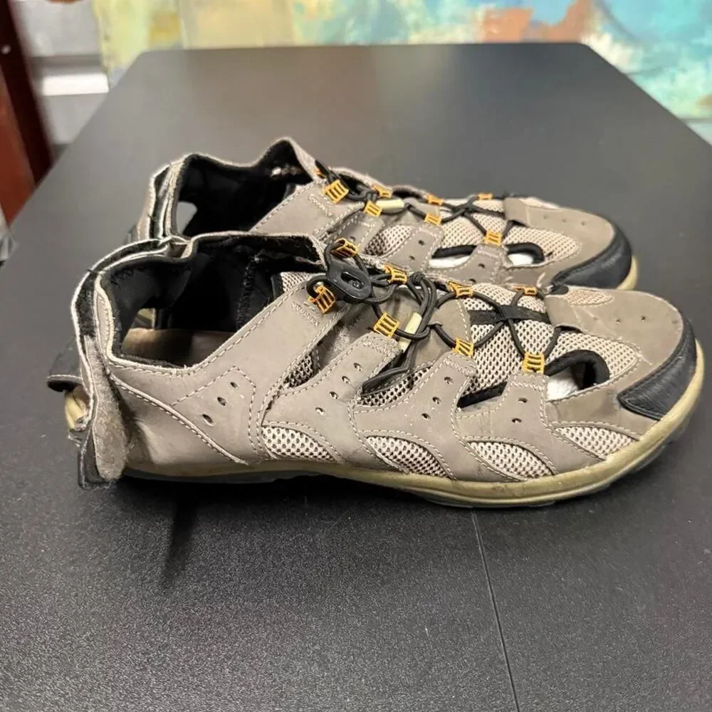 Mossimo Men's Grey and Black Sandals